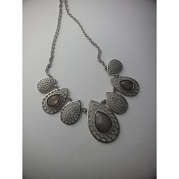 Vintage Necklace Silver Tone Tan Faceted Rhinestones Teardrop Jewelry Costume - Picture 12 of 15